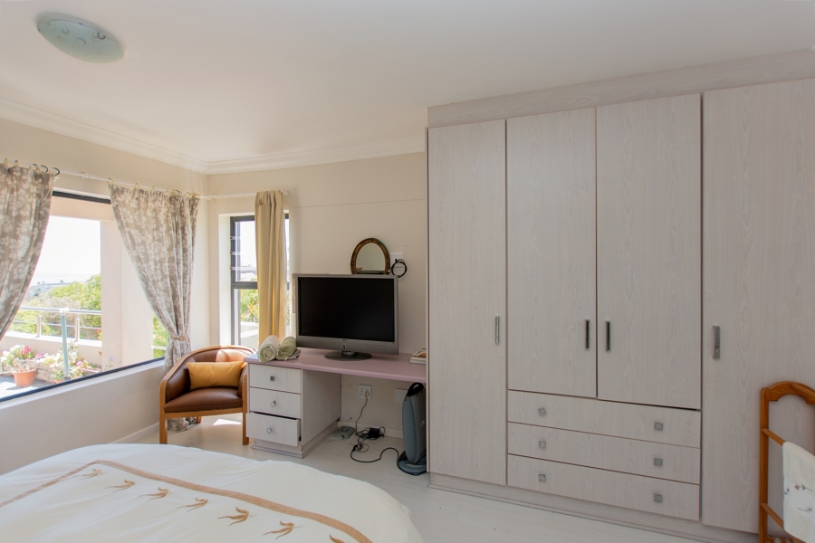 5 Bedroom Property for Sale in Myburgh Park Western Cape